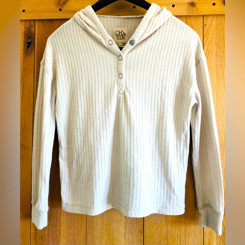 Chaser snap-front hooded t-shirt. Size small.